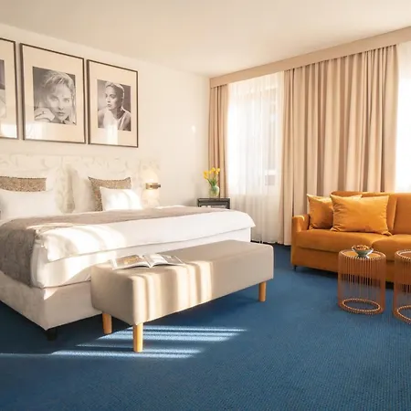 Savoy Hotel 4*