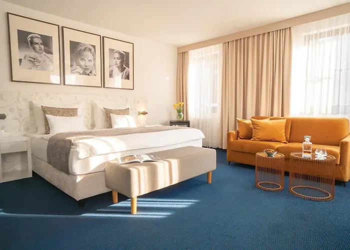 Savoy Hotel 4*